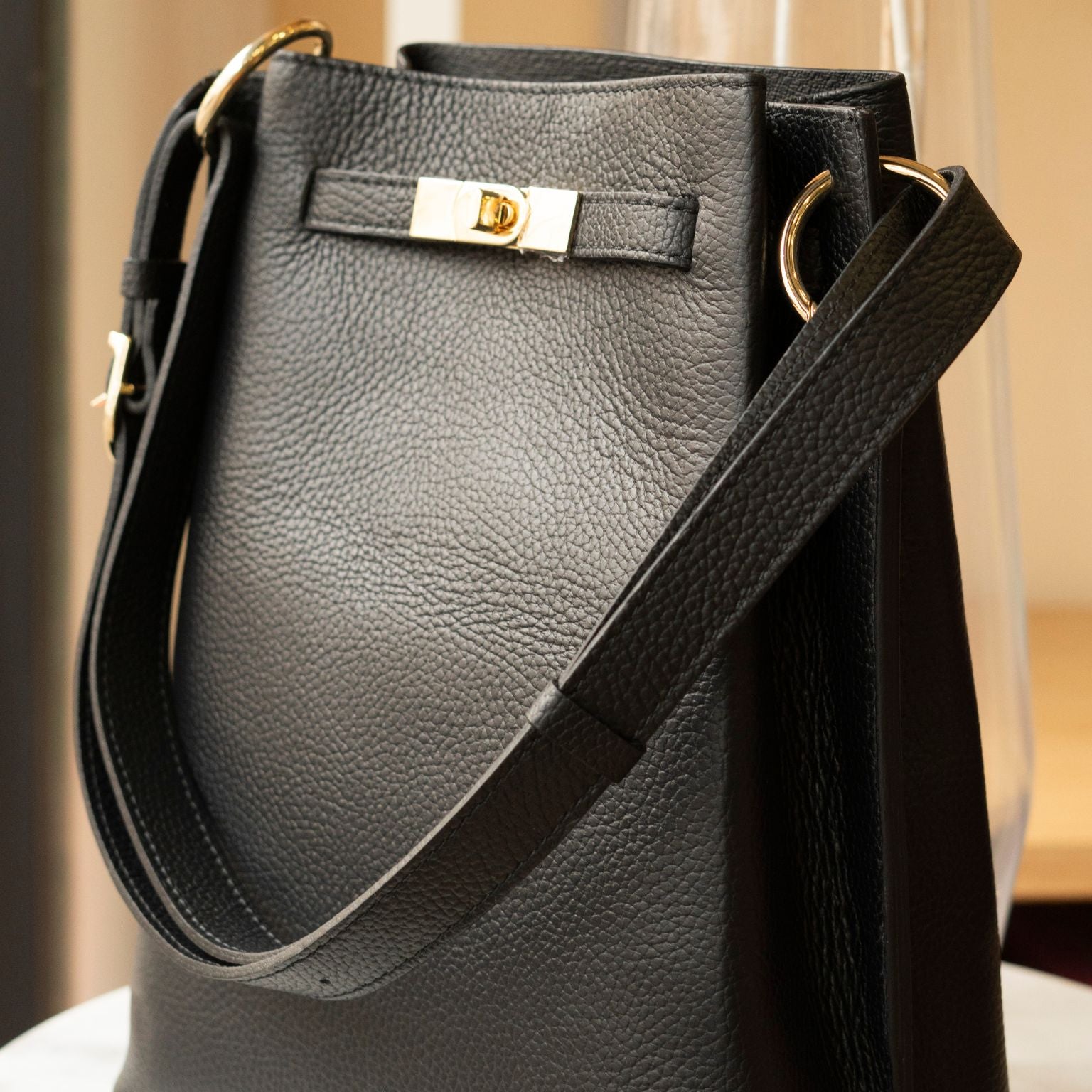 secchiello in pelle nero